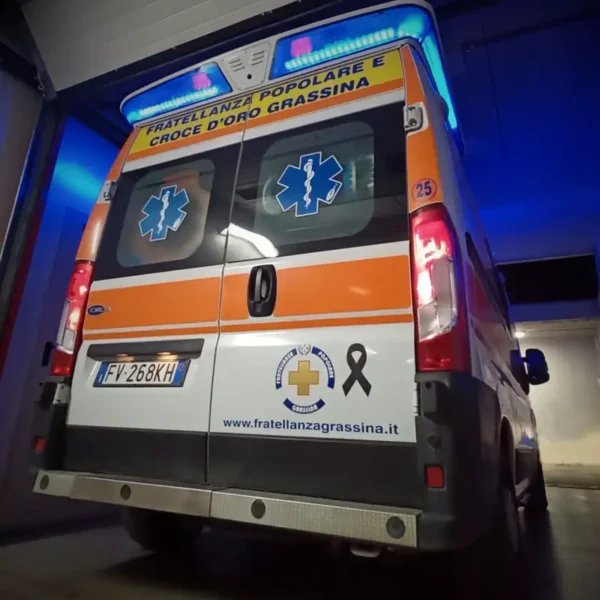 Lutto per Misericordia Terranova Bracciolini, Ambulanza della Fratellanza Popolare di Grassina con il simbolo del lutto