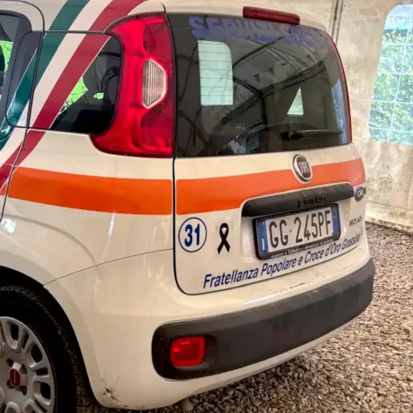 Lutto per Misericordia Terranova Bracciolini, Mezzo dei servizi sociali della Fratellanza Popolare di Grassina con il simbolo del lutto